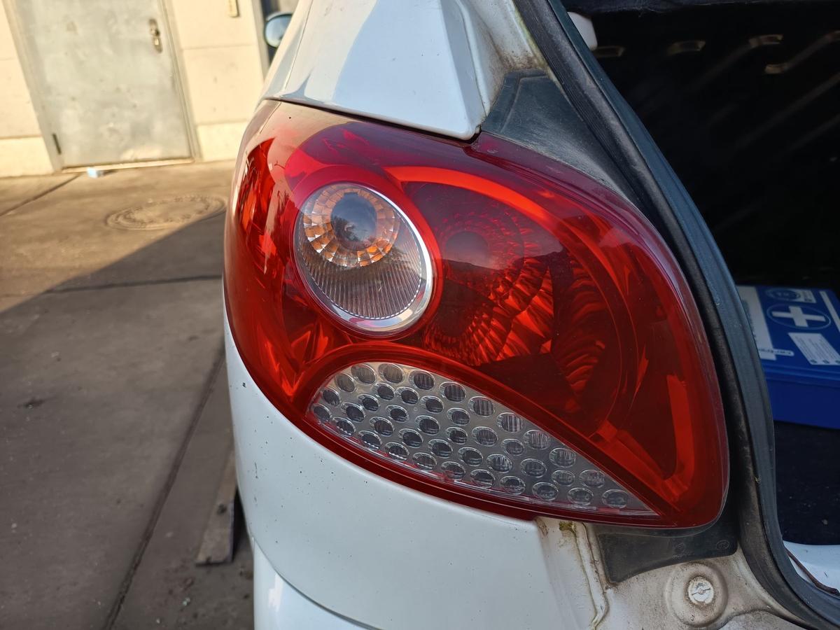Peugeot 206+ original R&uuml;ckleuchte links Heckschlusslicht Bj 2009