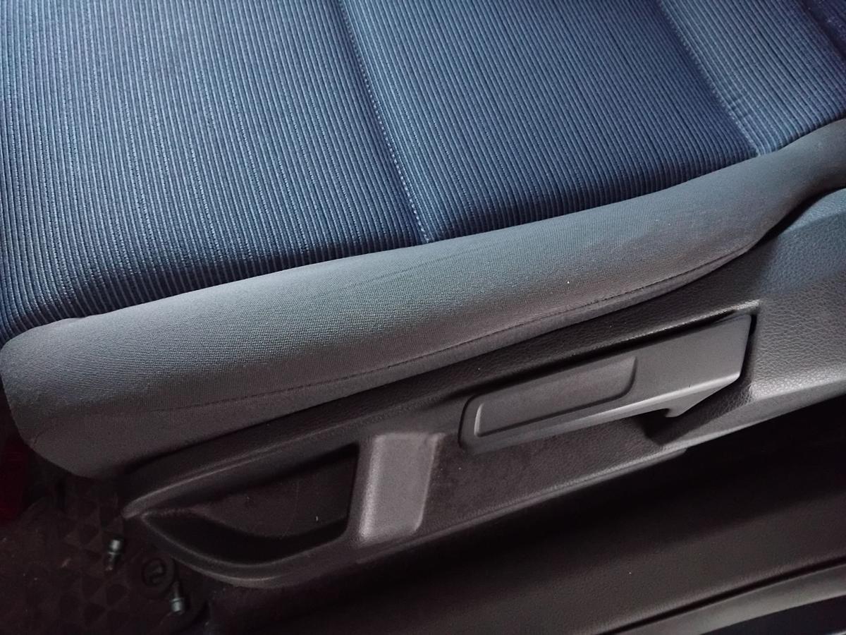 VW Golf Plus 5M Sitz vorn links Fahrersitz beheizt Stoff grau/blau BJ2006