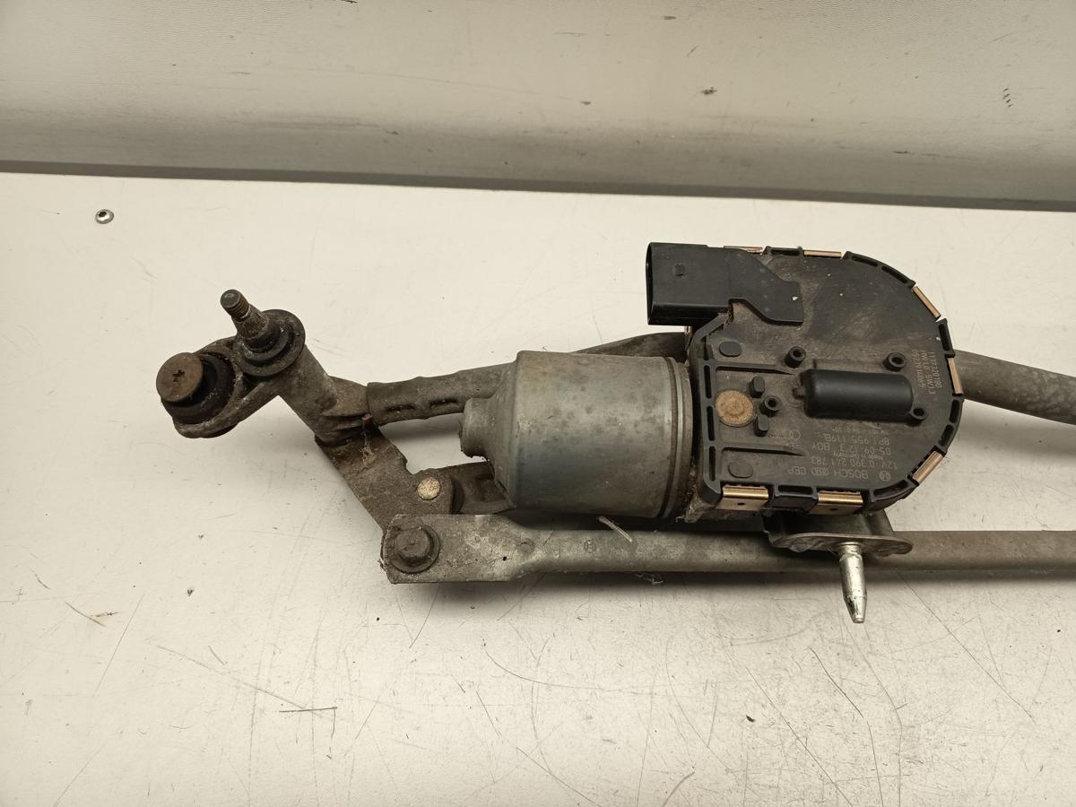 Audi A3 8P original Wischermotor vorne mit Gest&auml;nge Baujahr 2005