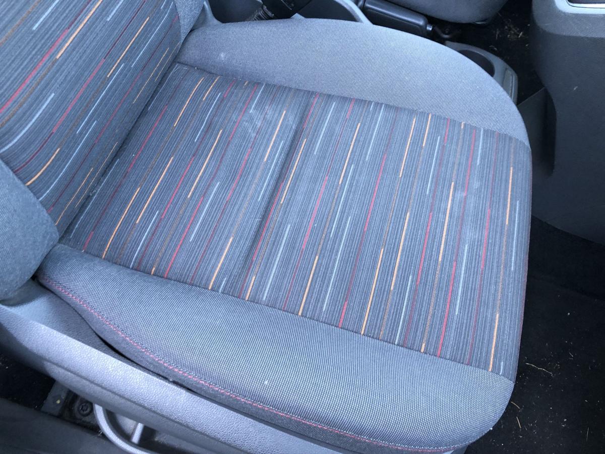 Ford C Max DM2 ab 07 Sitz vorn rechts Fahrersitz Stoff mit Muster Autositz