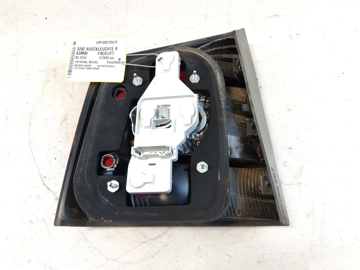 Skoda Octavia 2 Kombi Facelift original Rückleuchte Heckleuchte rechts Bj.2010