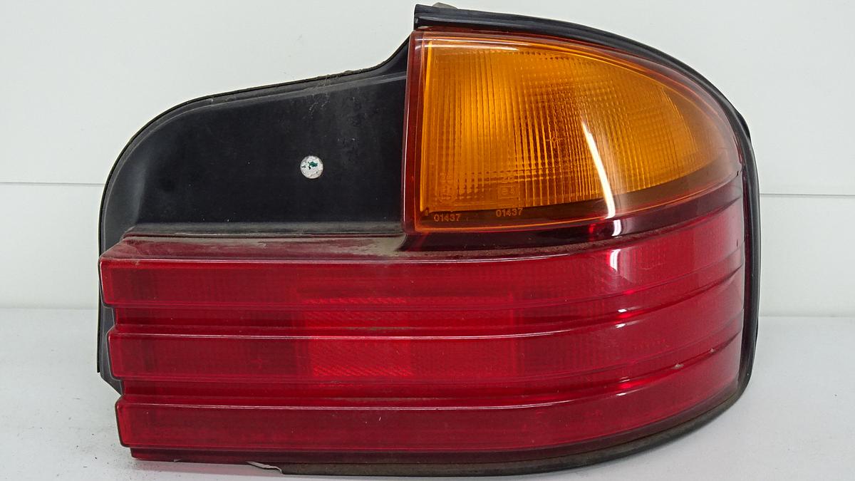 Proton Persona C97S 415 BJ1996 Rückleuchte Rücklicht außen rechts MB847562 0311428102