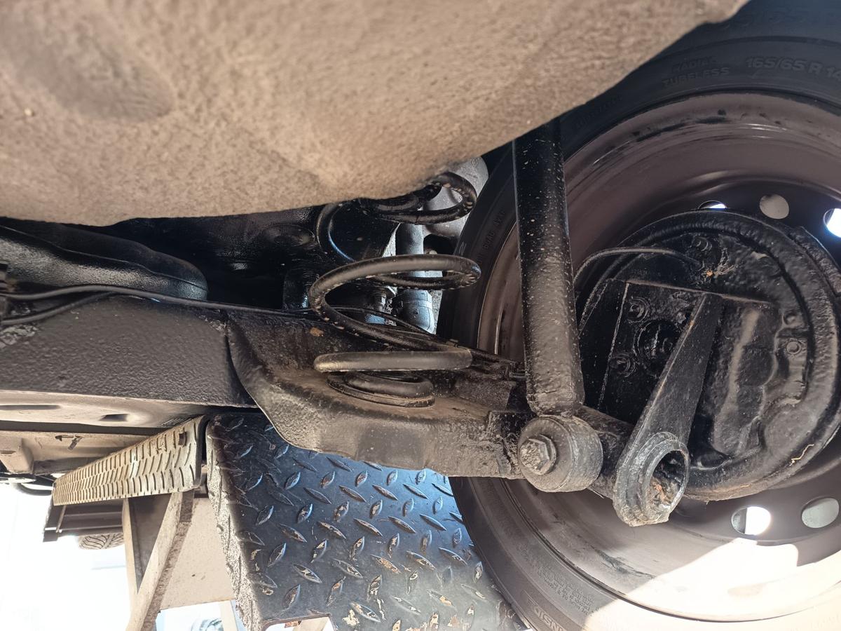 Renault Twingo II original Hinterachse Tr&auml;ger trommelgebremst 1,2l 43kW Bj 2009