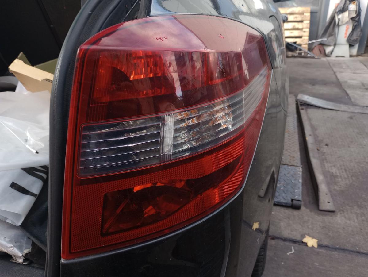 Renault Laguna III Kombi orig Rückleuchte rechts vor Facelift Bj 2010