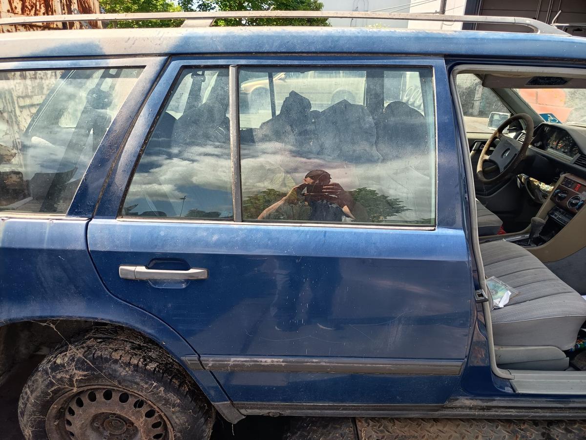 Mercedes S124 original T&uuml;r hinten rechts Fond 900 Surfblau Bj 1988