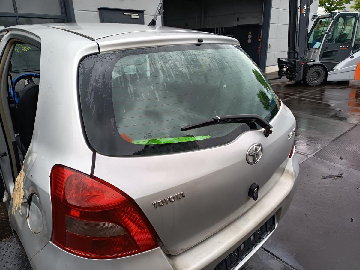 Toyota Yaris XP9 original Heckklappe mit Scheibe 1E7 Silver pearl Bj 2006