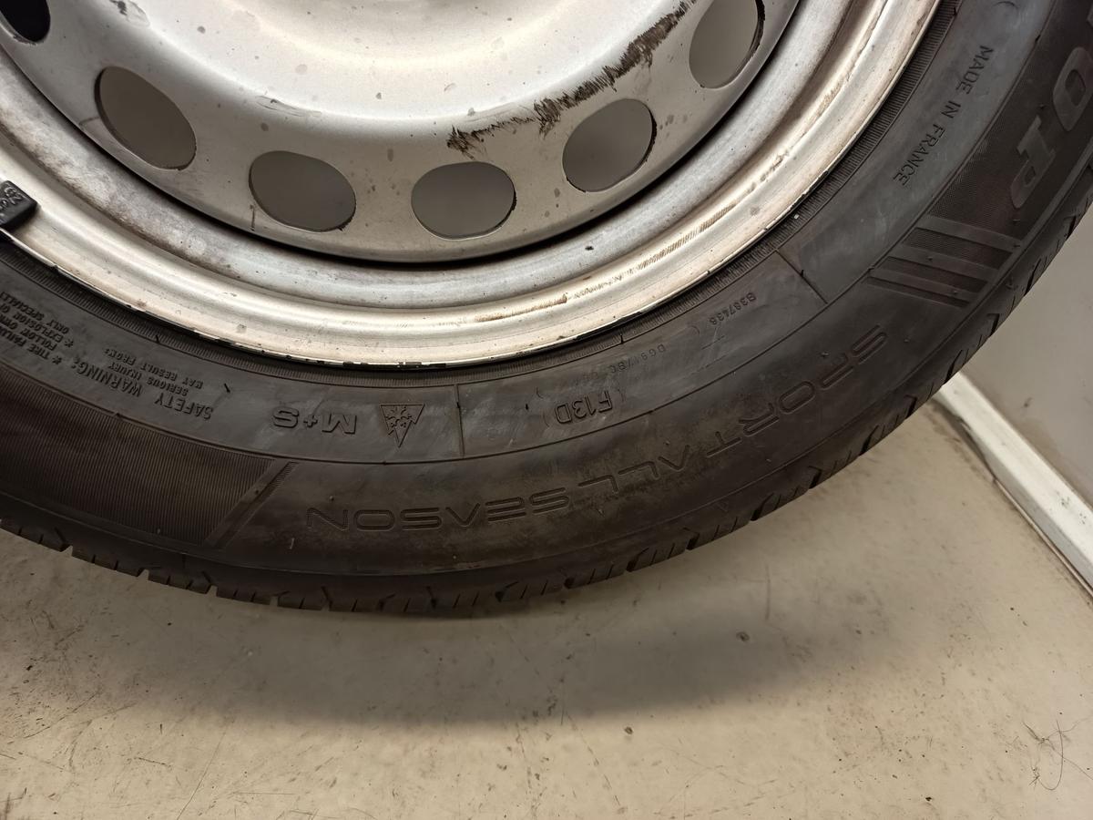 Satz VW Caddy Stahlfelgen mit Sommerreifen Dunlop 195/65R15 91T DOT 24