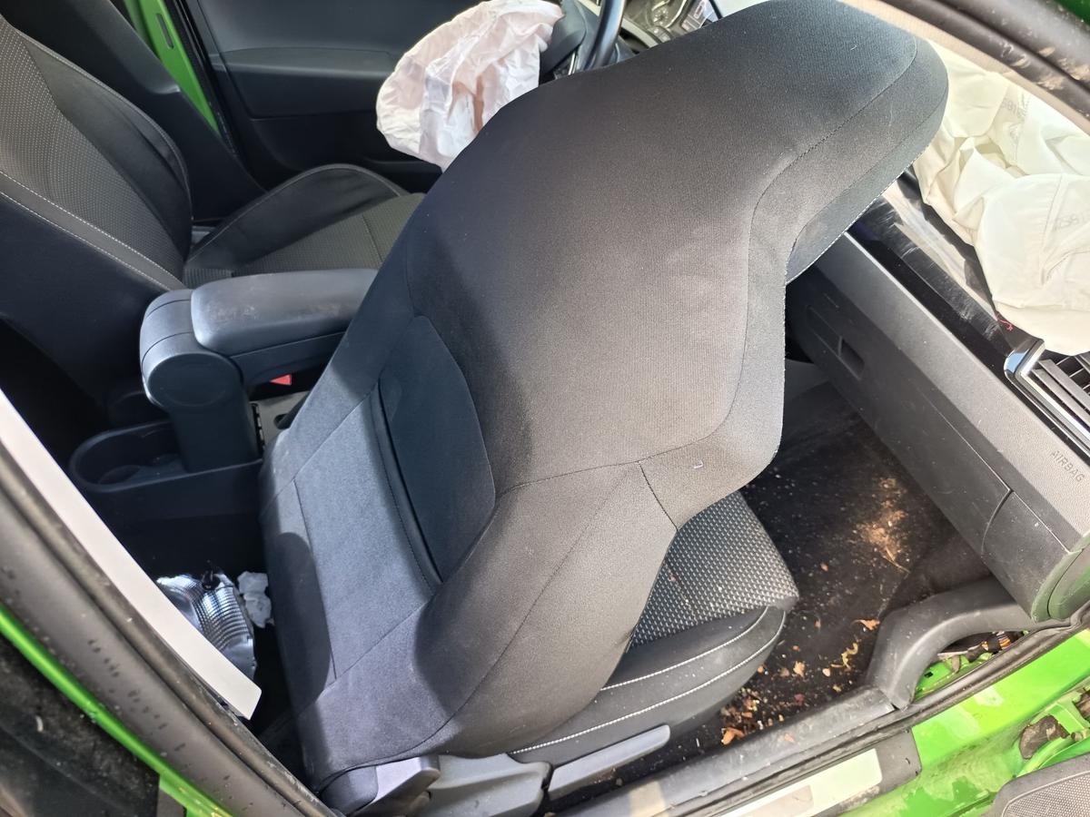 Skoda Rapid original Sitz vorn rechts Beifahrer Stoff anthrazit beheizt Bj 2015