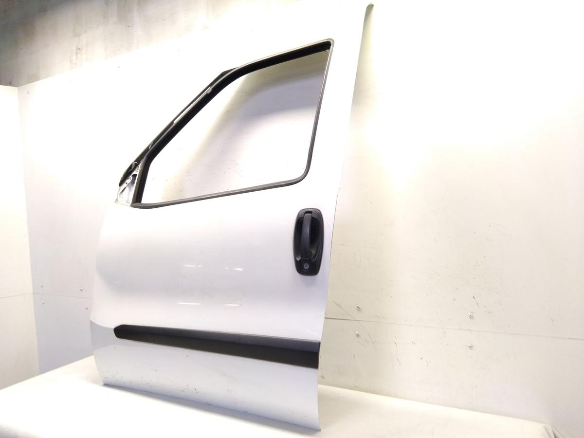 Opel Combo D T&uuml;r vorn links Fahrert&uuml;r polarweiss mit Delle Bj.2015