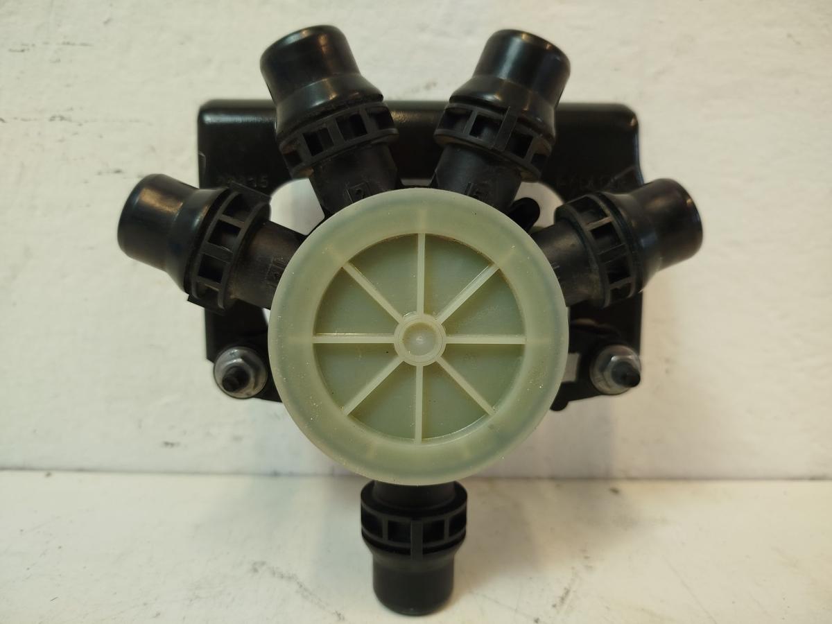 NIO ET7 Elektro Zusatzwasserpumpe mit 5 Wegeventil Ventil K&uuml;hlkreislauf