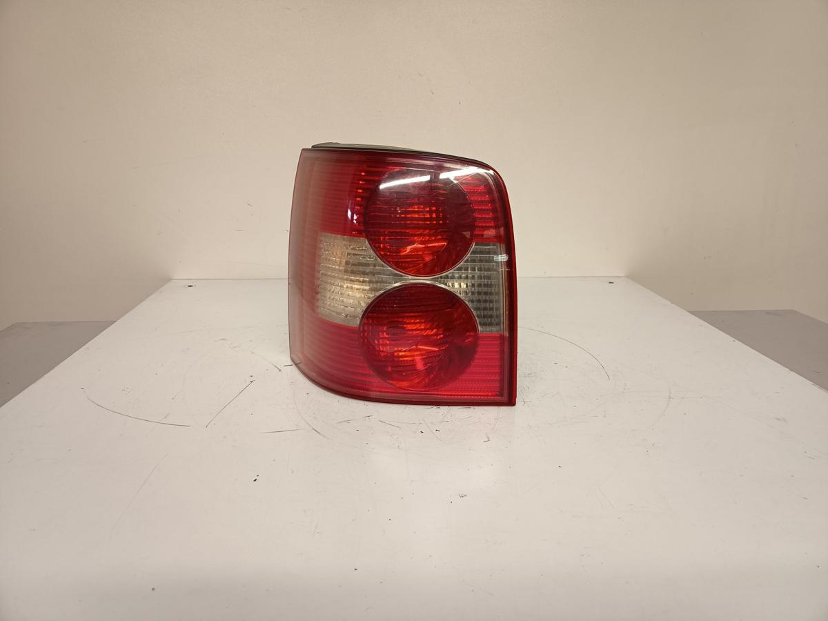 VW Passat 3B Kombi orig Rückleuchte Heckleuchte links Bj 2001