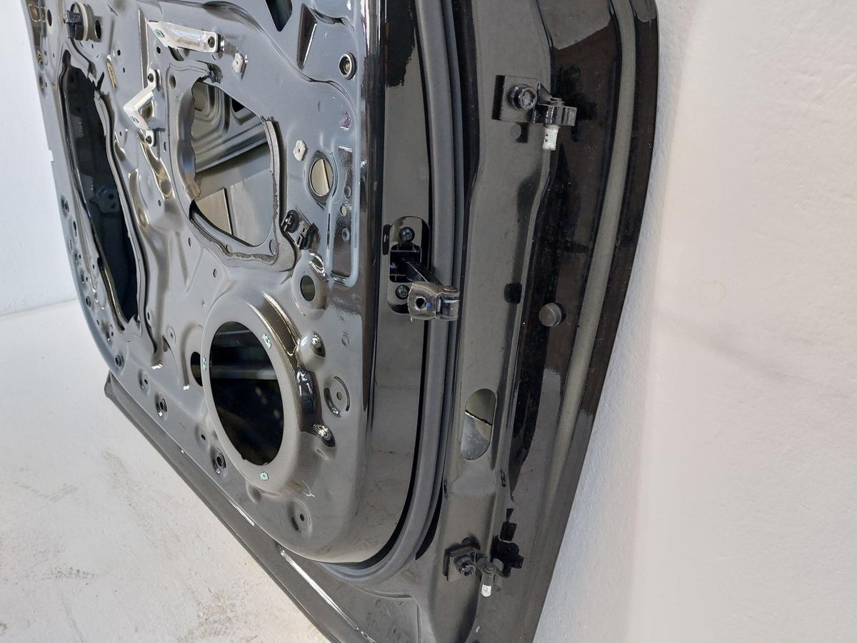 NIO EL6 Elektro SUV T&uuml;r vorn links Fahrert&uuml;r im Rohbau Rohbaut&uuml;r schwarz