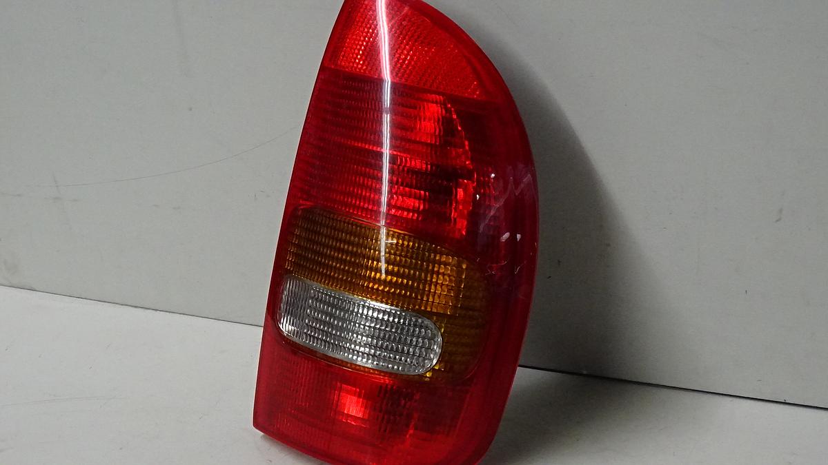 Opel Corsa B BJ1999 Rückleuchte Rücklicht rechts 5 Türig rot gelb