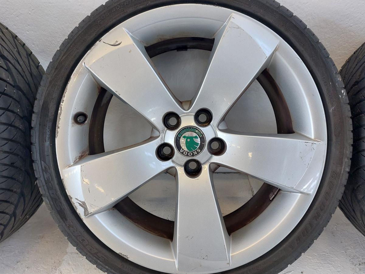 Skoda Roomster Scout 5J Alufelgen Felgensatz 7J 17 Zoll Kentaur Alufelgensatz