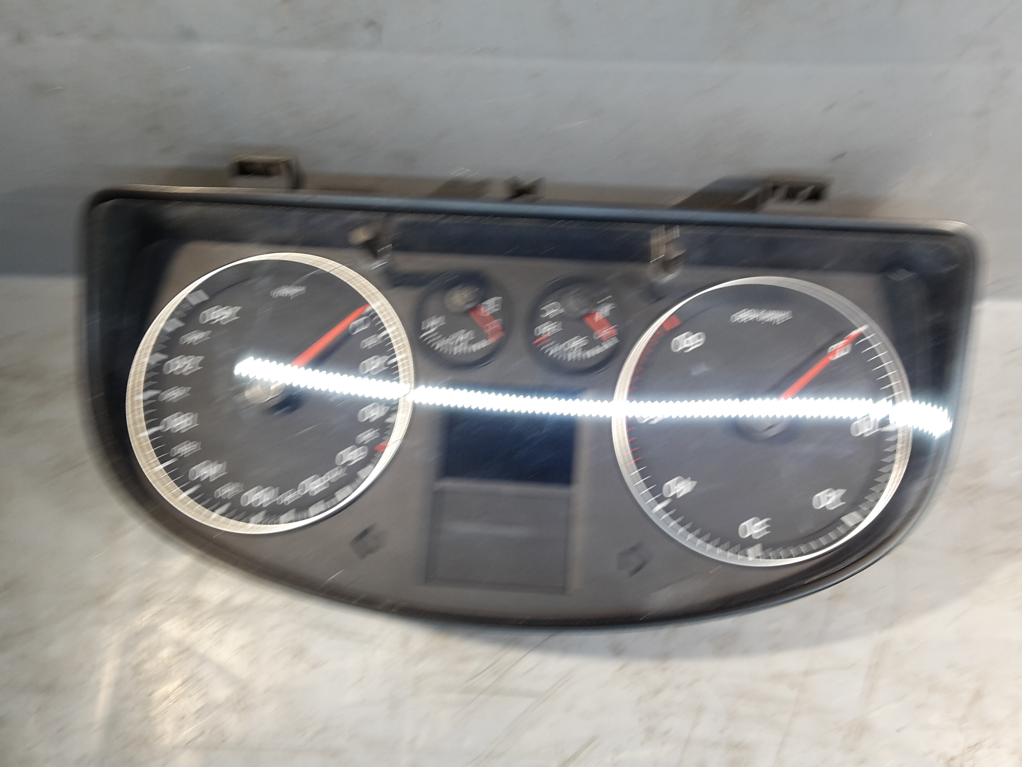 VW Caddy III 2KB Bj. 2009 org. Instrumentenkombination Tachometer