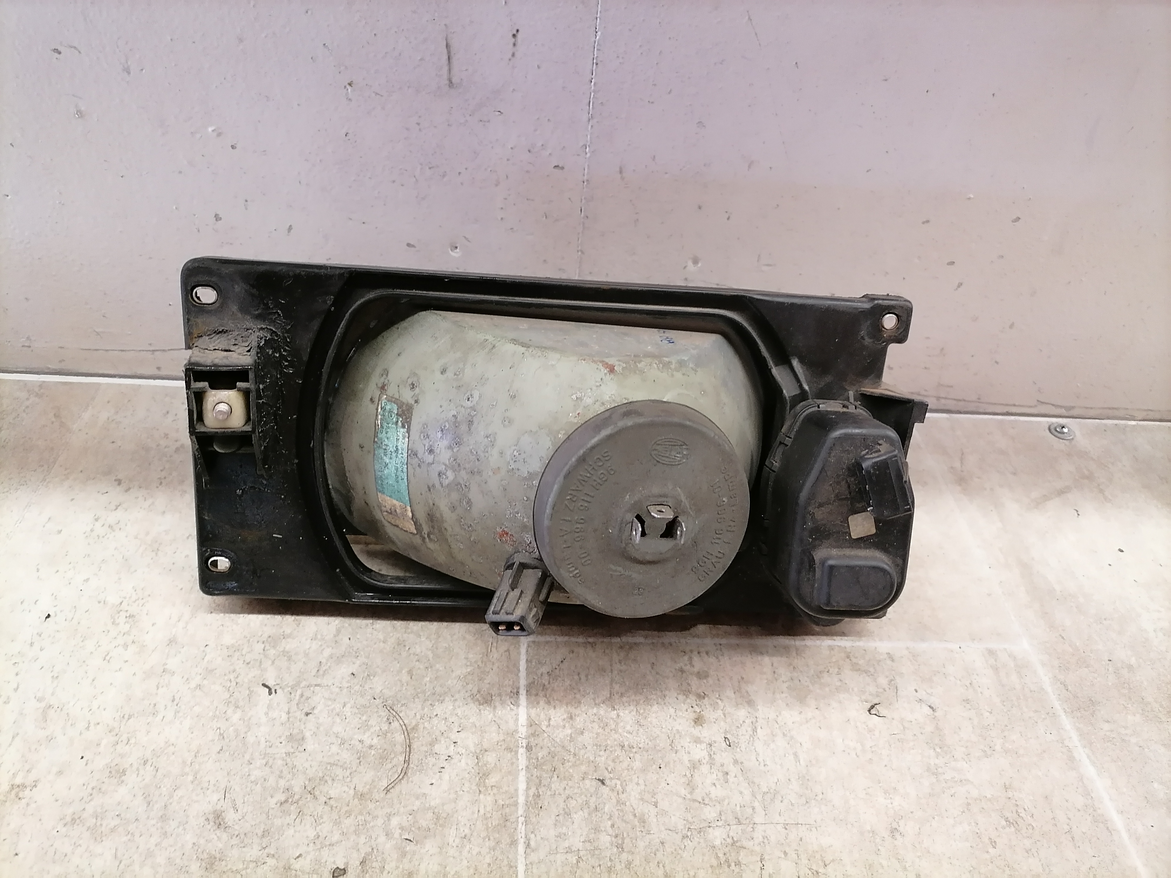 VW Polo 86C BJ 1994 Scheinwerfer vorn rechts Lampe Hella