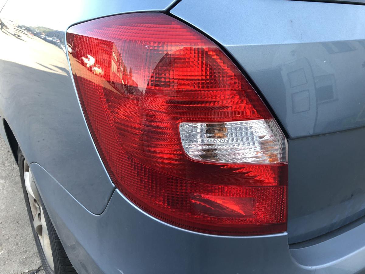 Skoda Fabia II 2 Typ 5J R&uuml;ckleuchte links R&uuml;cklicht Heckleuchte Kombi