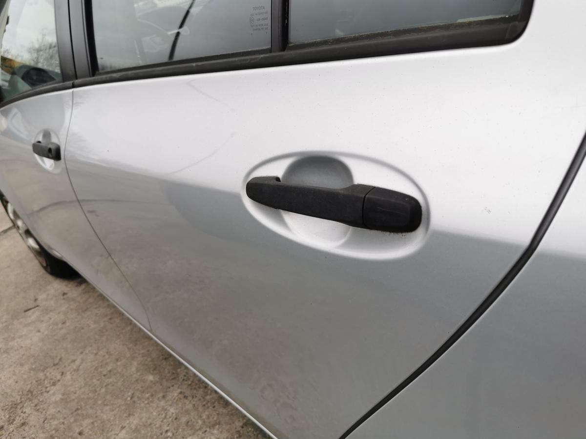 Toyota Yaris XP9 Tür Autotür Fondtür Rohbautür hinten links 1E7 Silver Pearl Met