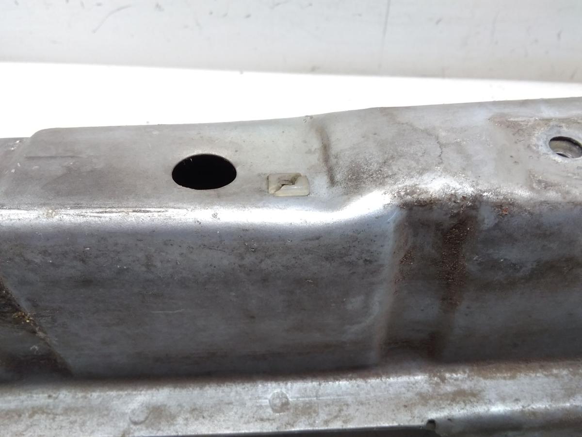 Audi 80 B3 Typ 89 original Quertr&auml;ger vorn unten gletscherblau 1.8 Bj.1989