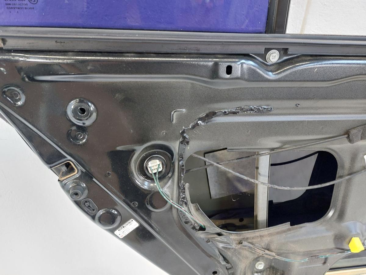 Toyota Avensis T25 Kombi Tür Autotür Rohbautür hinten links 209 Mysticschwarz