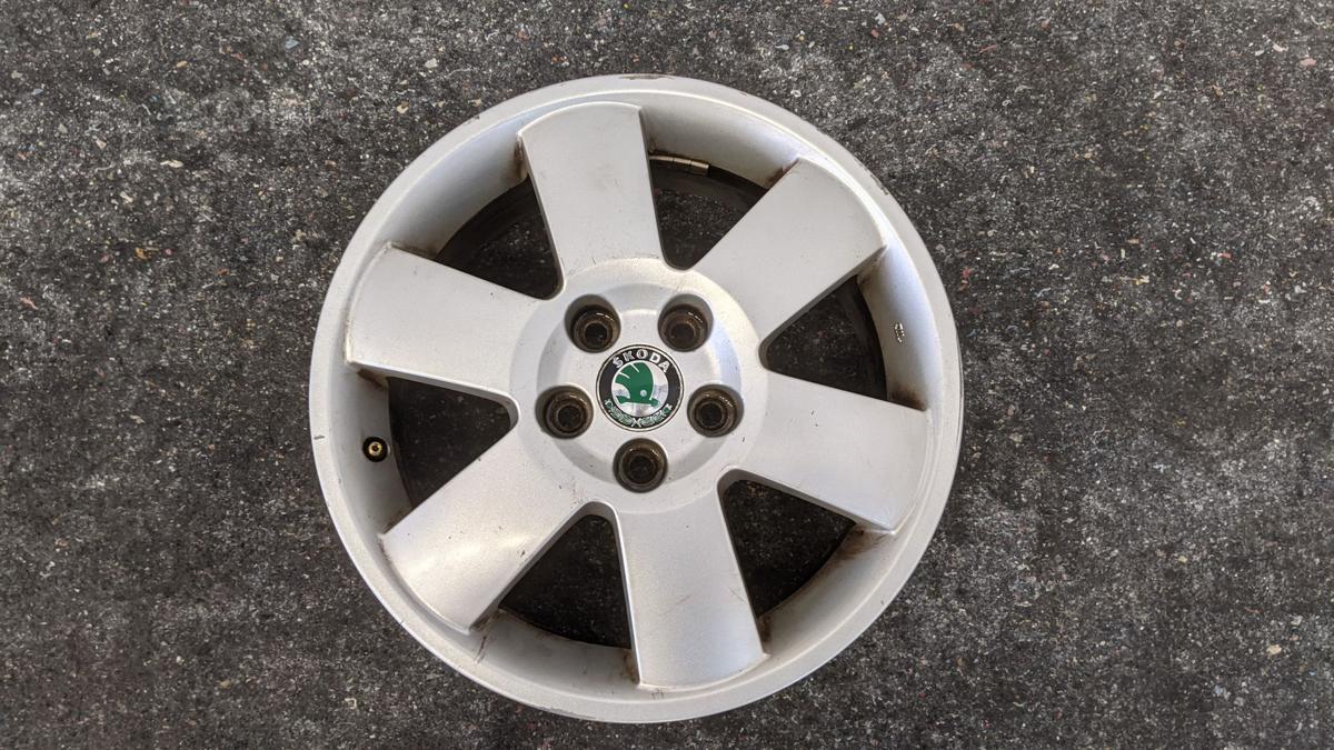 Skoda Fabia 6Y Satz Alufelgen Aluräder Alurad Leichtmetallfelgen 6Jx15H2 ET 43