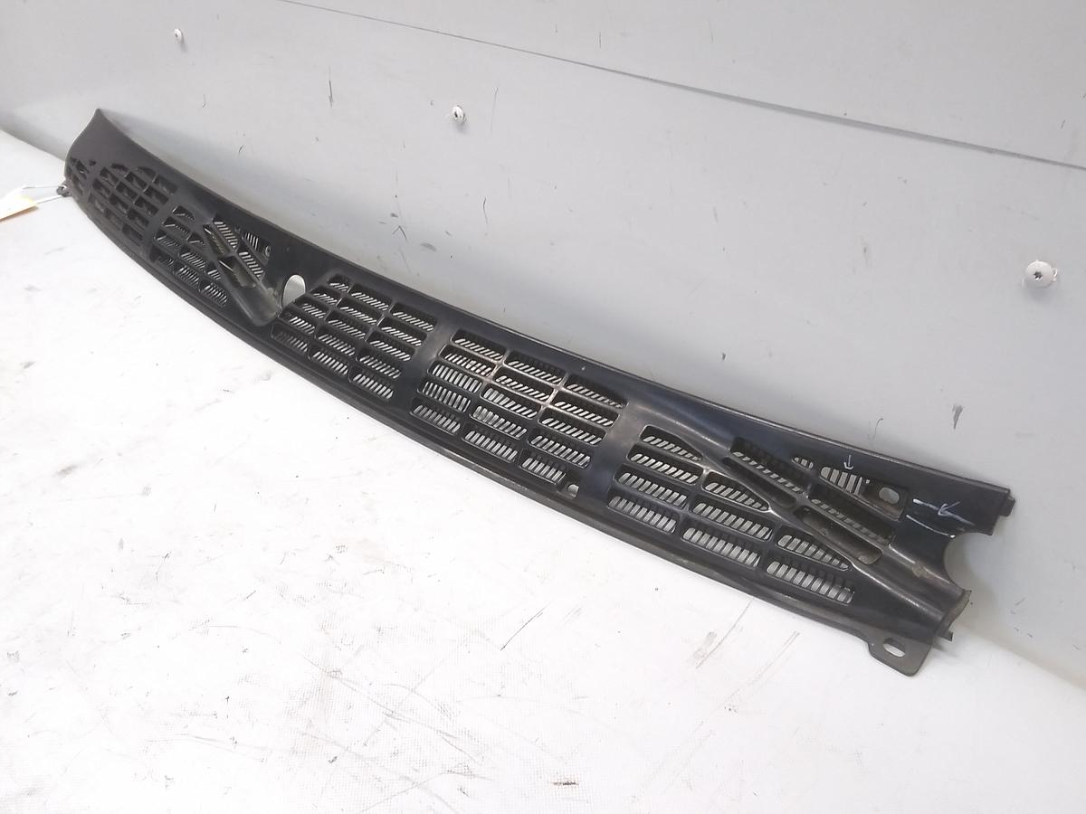 Chevrolet Blazer S10 original Plastikabdeckung Windlauf Bj.2000 beschädigt