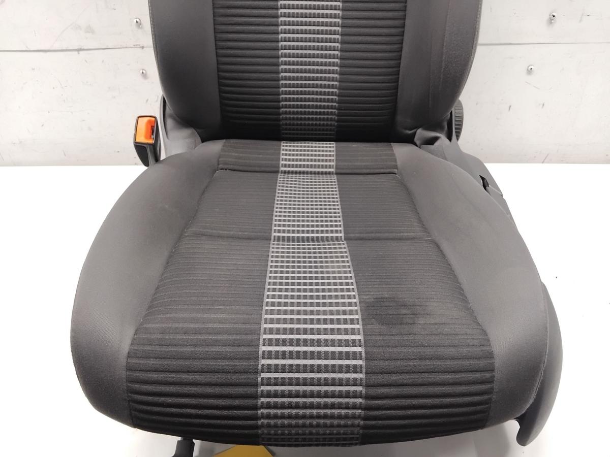 VW Golf 5 1K Sitz vorn links Fahrersitz 3 t&uuml;rig Stoff beheizt BJ2008