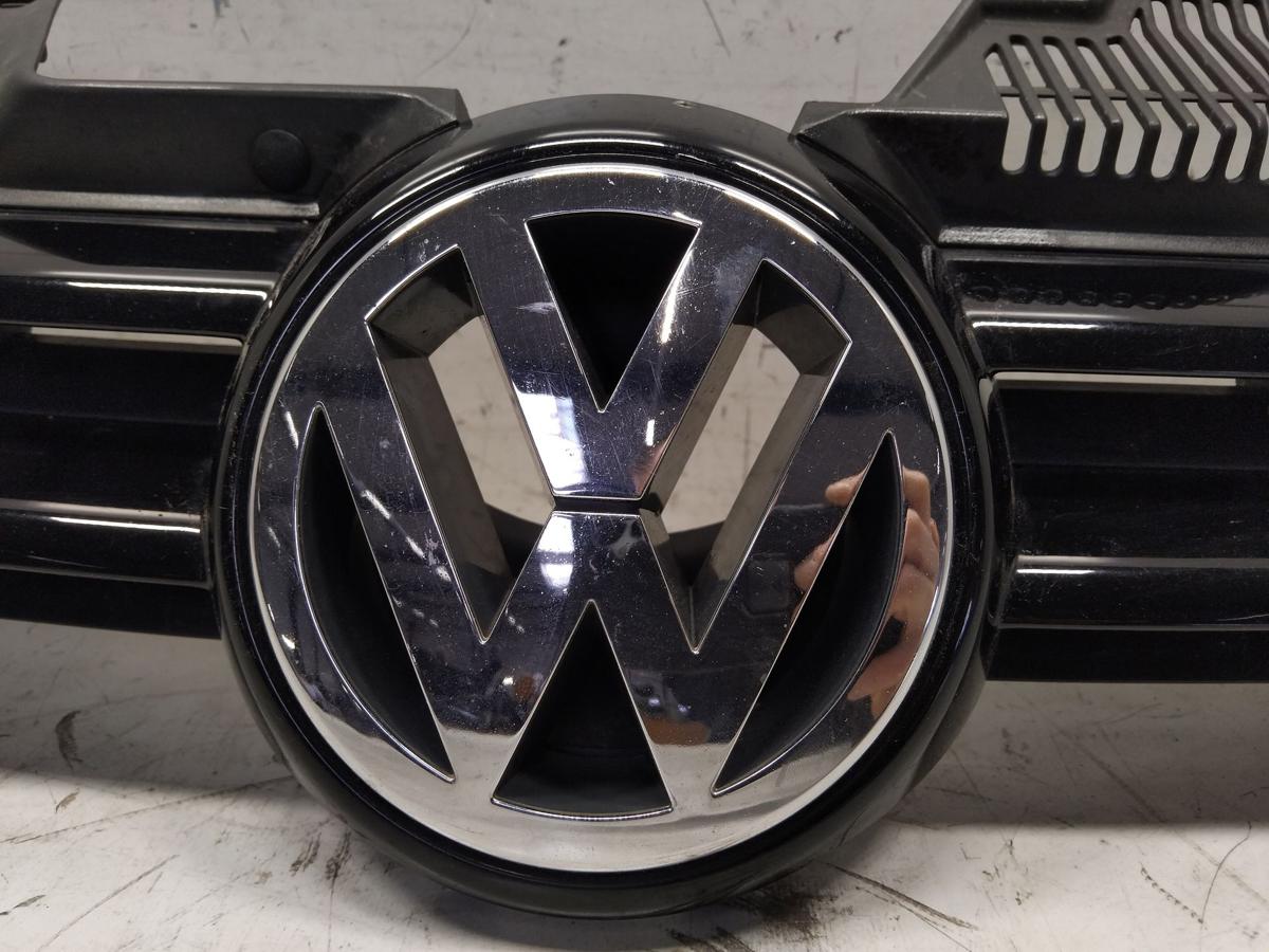 VW Golf 5 1K original K&uuml;hlergrill L041 brillantschwarz uni mit Emblem BJ2006
