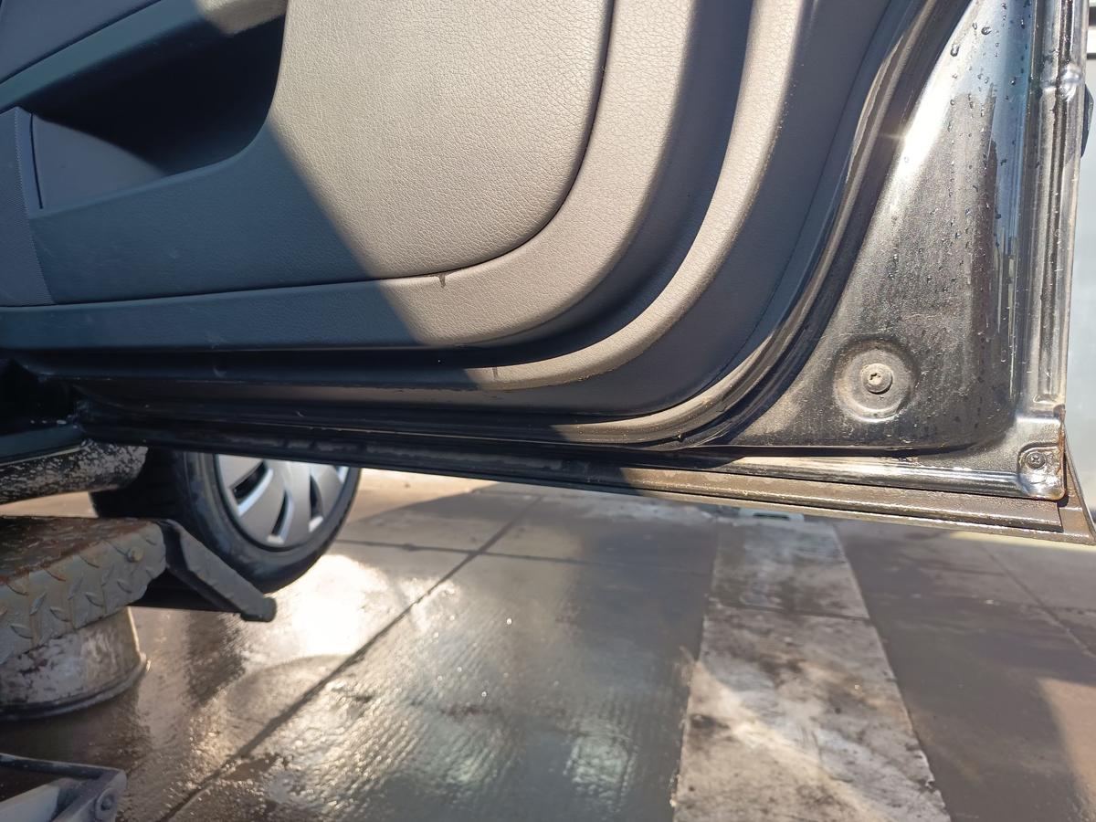 Audi A4 B7 Avant original T&uuml;r vorn rechts Beifahrer Z9Y Phantomschwarz Bj 2006