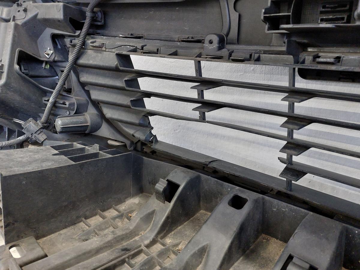 Renault Megane III 3 Sto&szlig;f&auml;nger vorn Nebel 2012 bis 2014 Frontsch&uuml;rze Schaden