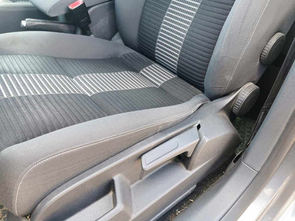 VW Golf Plus 5M Sitz Fahrersitz Autositz vorn links Stoff TEXT BILDER
