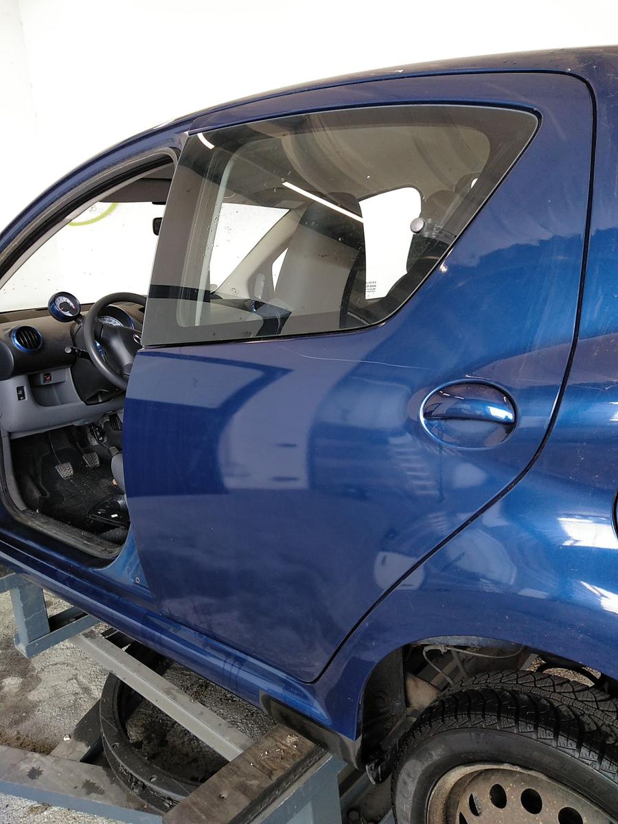 Toyota Aygo 1 Tür hinten links blaumetallic 8M6 Bj.2007
