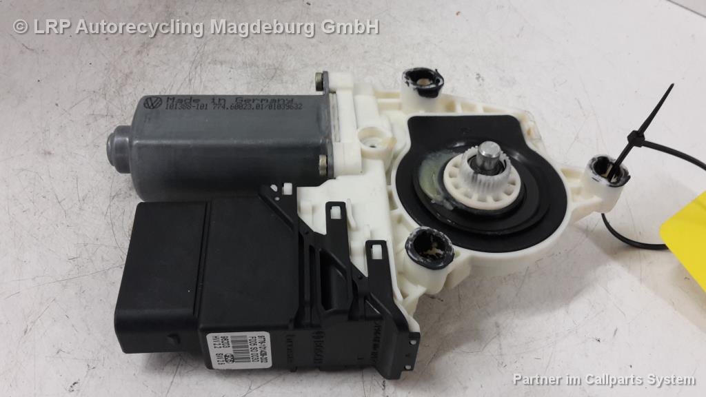 VW Bora 1J Bj.99 Fensterhebermotor hinten rechts 1J4959812C