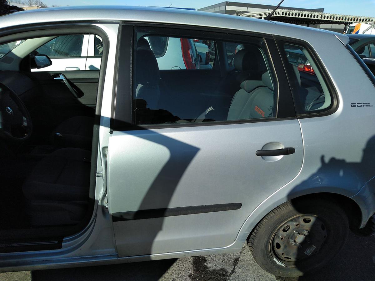 VW Polo 9N3 T&uuml;r hinten links reflexsilbermetallic LA7W Bj.2006