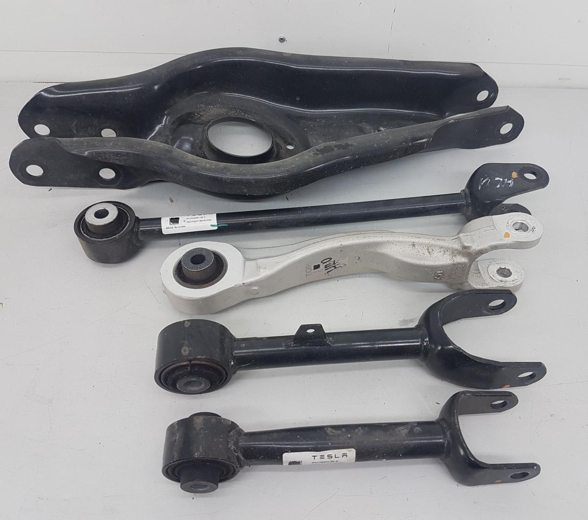 Tesla Model Y Querlenkersatz hinten rechts Satz Querlenker Bj2022 1044451-00-F