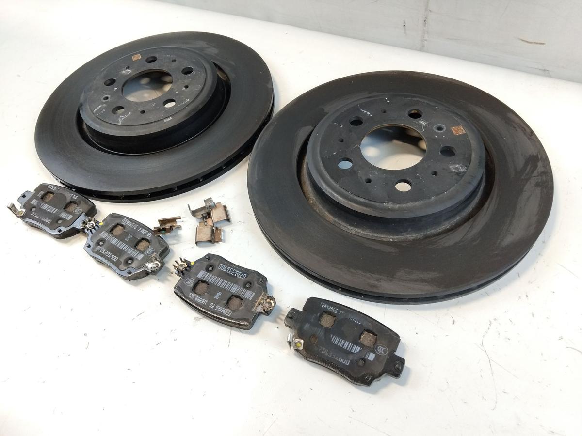 Tesla Model Y Performance original Satz Bremsscheiben hinten mit Bremsbelägen