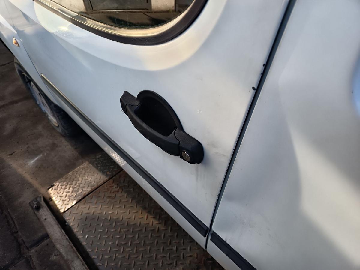 Fiat Doblo Cargo 223 original T&uuml;r vorn links Fahrer Wei&szlig; uni Bj 2001