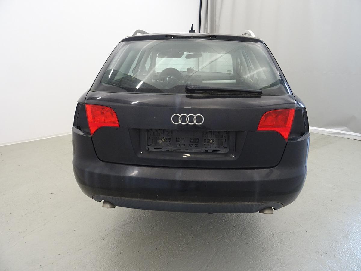 Audi A4 8E B7 original Rückleuchte Schlussleuchte innen links Kombi Avant Bj.2006