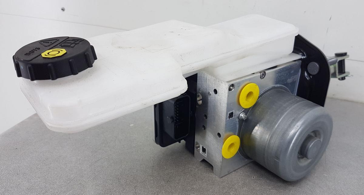 Tesla Model Y Bremskraftverst&auml;rker Bj2025 2188671-00-B Hauptbremszylinder