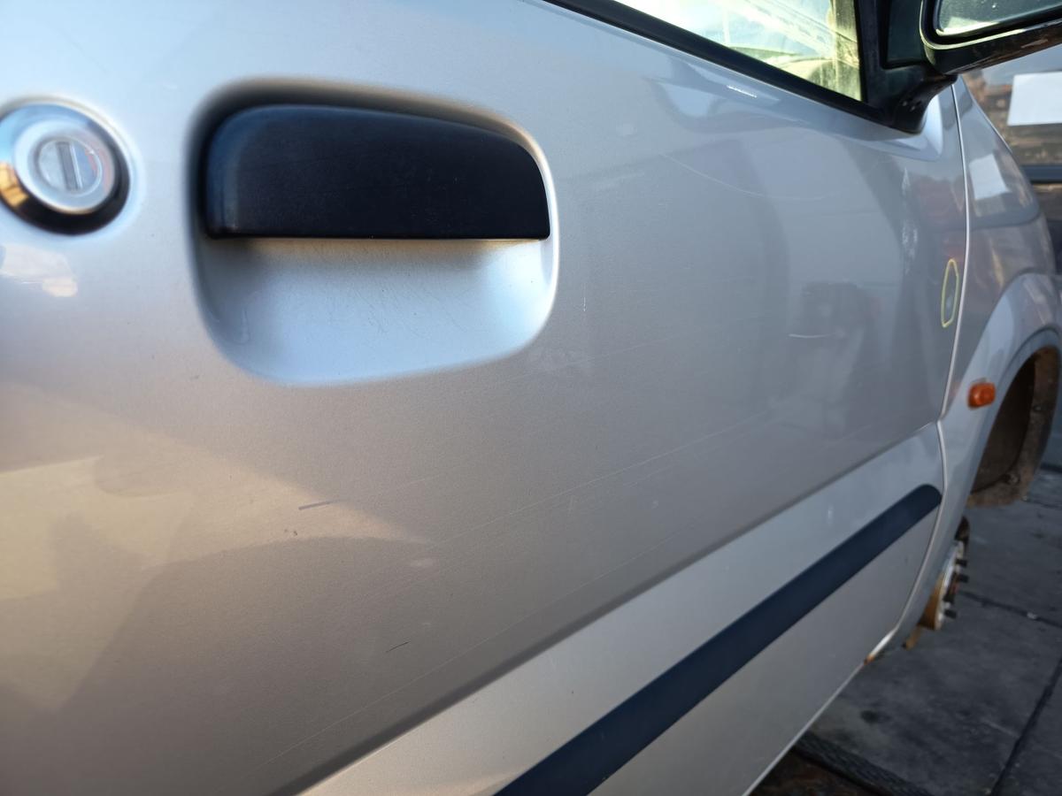 Suzuki Ignis I original T&uuml;r vorn rechts Beifahrer Z2S Silber Bj 2001