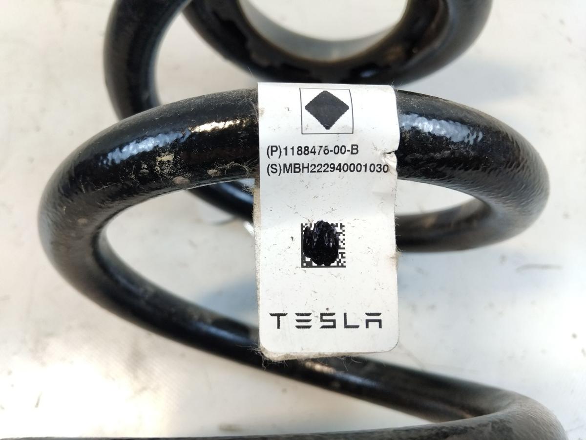 Tesla Model Y RWD original Schraubenfeder hinten / Hinterachse Bj.2023
