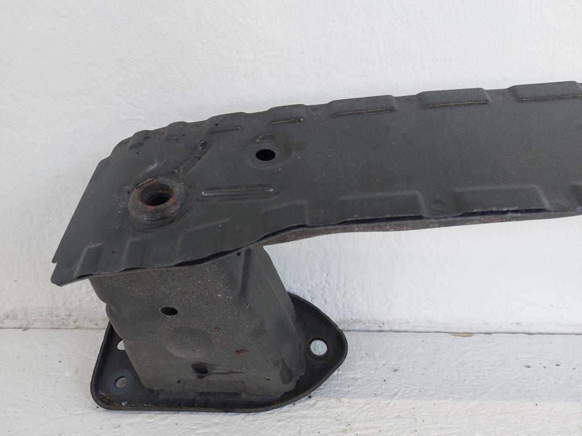 Ford Focus DYB CEW Turnier Tr&auml;ger Sto&szlig;f&auml;nger hinten Pralltr&auml;ger Sto&szlig;f&auml;ngertr&auml;ger