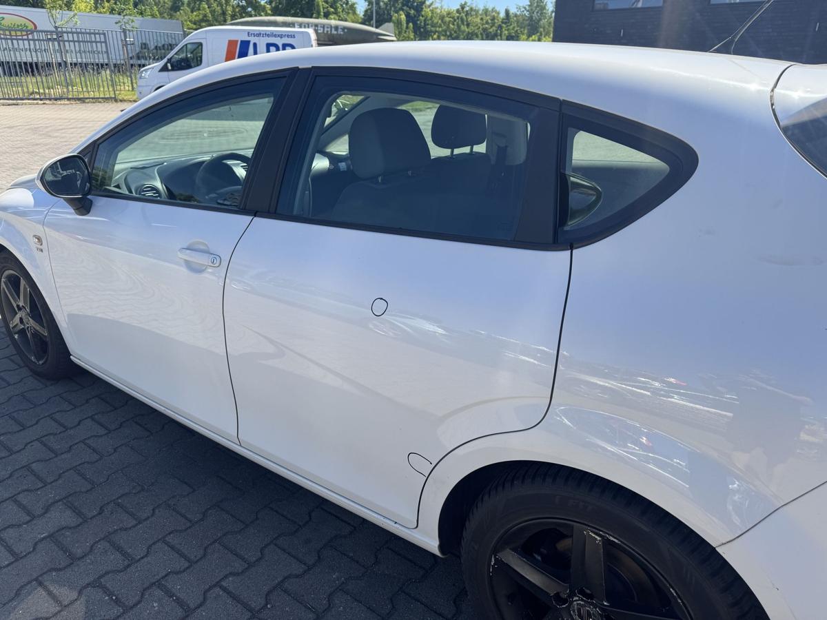 Seat Leon 1P original T&uuml;r hinten links LB9A Candyweiss Rohbau Bj.2010