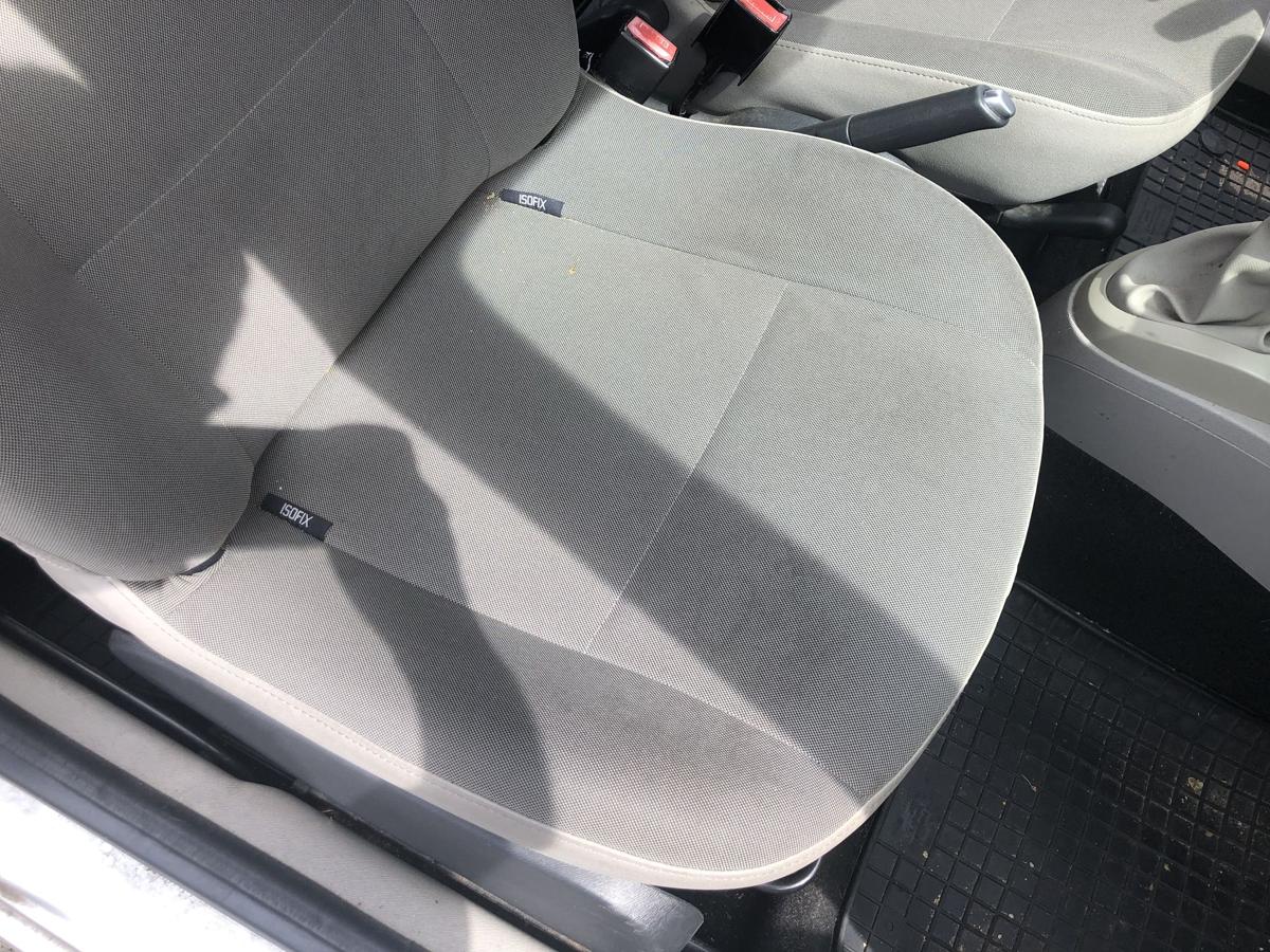 Renault Twingo 2 II Sitz vorn rechts Beifahrersitz Stoff Autositz ISOFIX