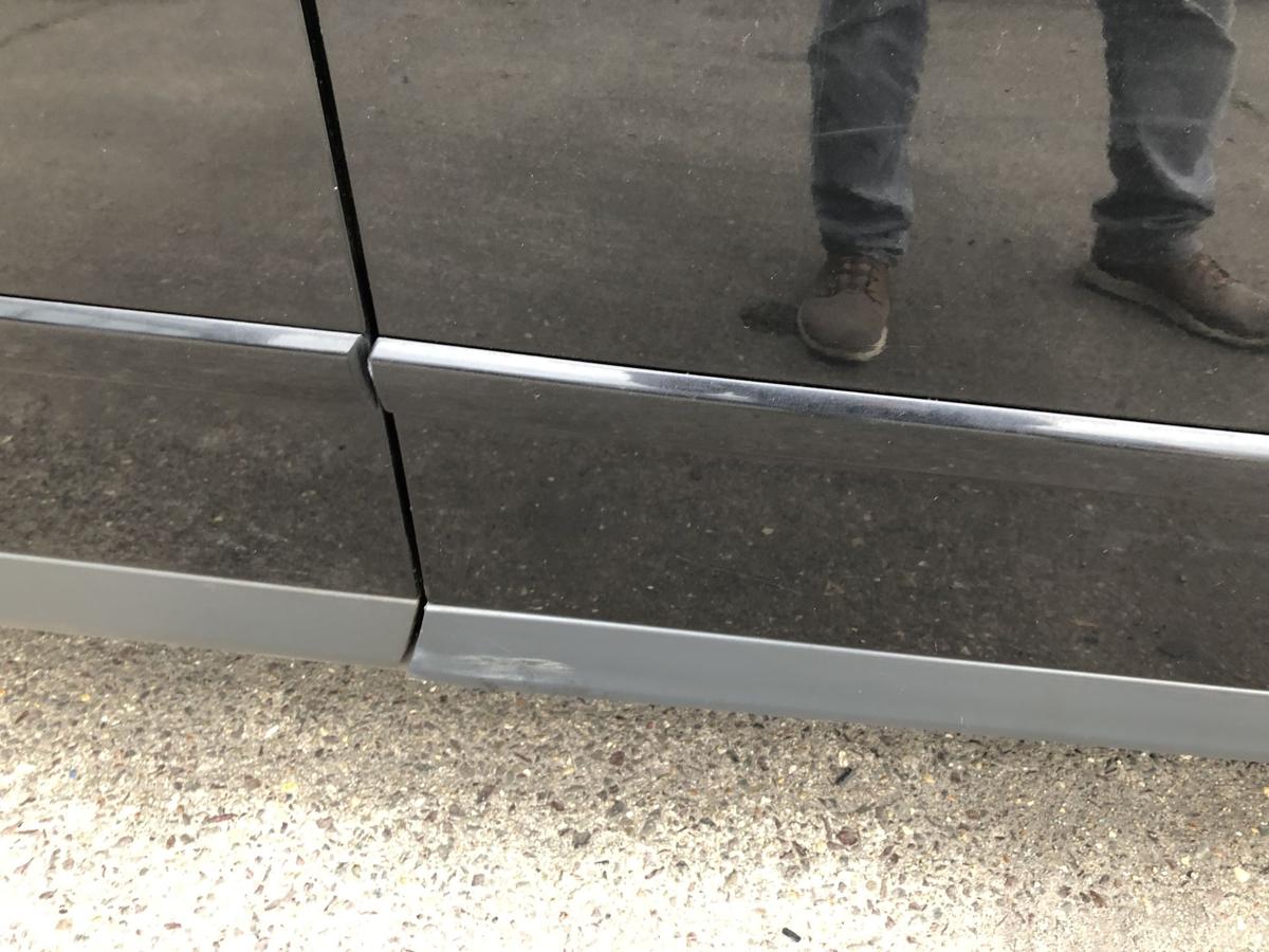 Audi A4 8E B6 T&uuml;r vorn rechts Beifahrert&uuml;r Scheibenrahmen LZ9W Ebonyschwarz