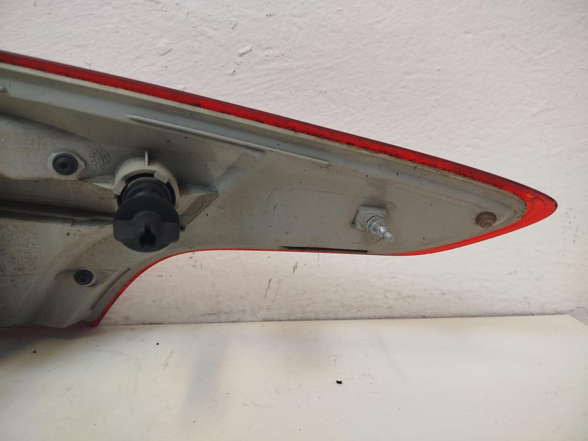 Ford Focus DYB CEW Turnier R&uuml;ckleuchte links au&szlig;en Ecke Facelift OHNE LED