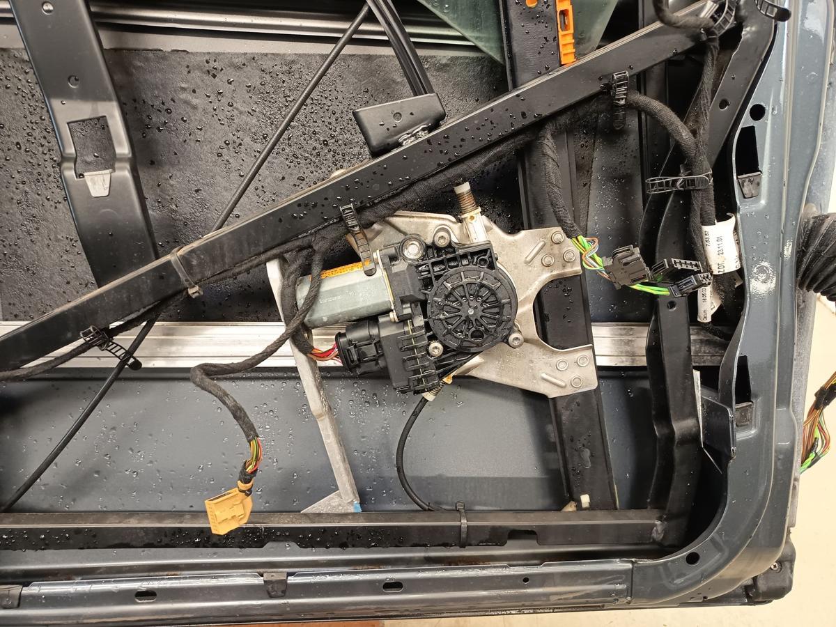 Audi A6 4B original T&uuml;r vorne links LX7Z Delfingrau Metallic Baujahr 2003