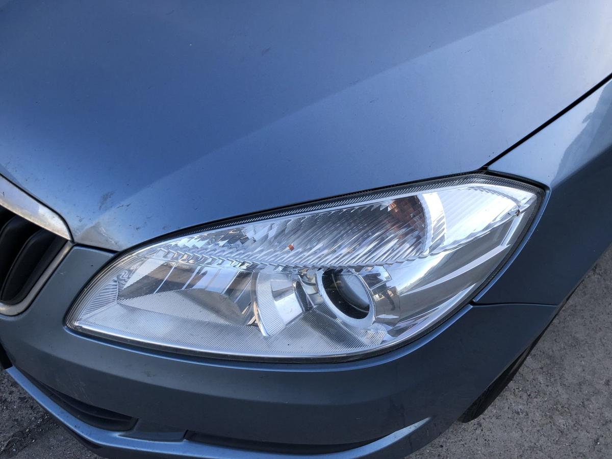 Skoda Fabia II 2 5J Scheinwerfer links Halogen Linse ab 2010 ohne Kurvenlicht