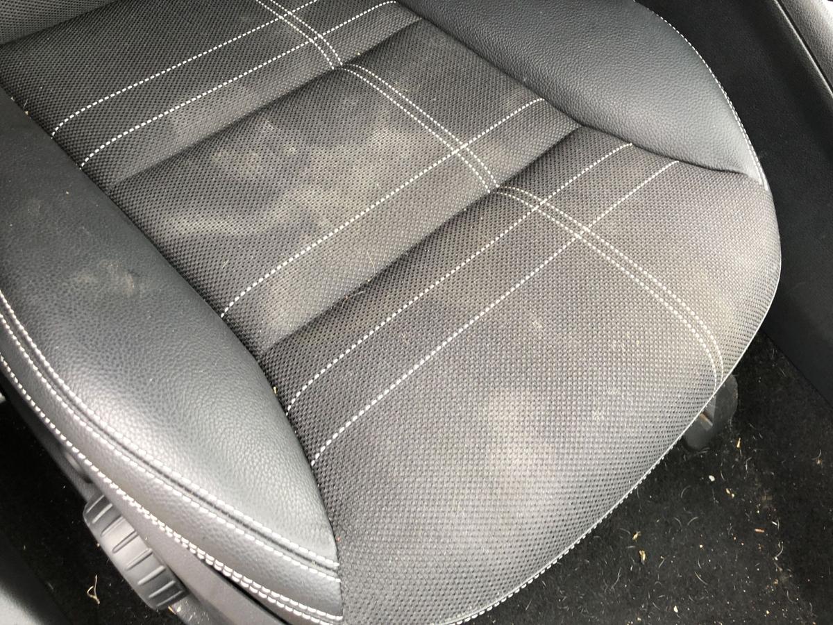 Mercedes CLA C117 bis 16 Sitz vorn rechts Beifahrersitz Stoff Artico Heizung