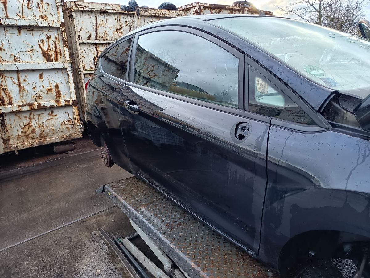 Ford Fiesta VII original T&uuml;r vorn rechts Beifahrer Pantherschwarz Bj 2012